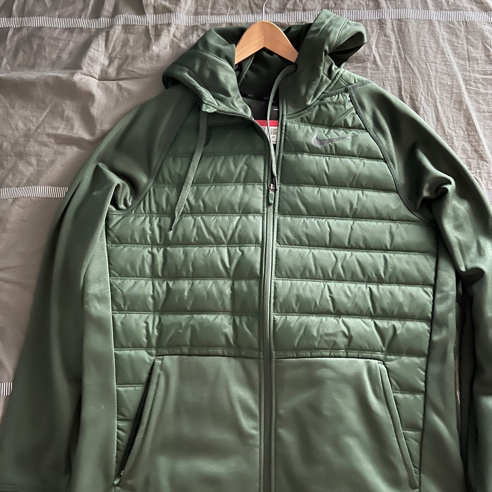 Nike Therma Winterized Hoodie Full Zip. Size Men’s L. Brand new.